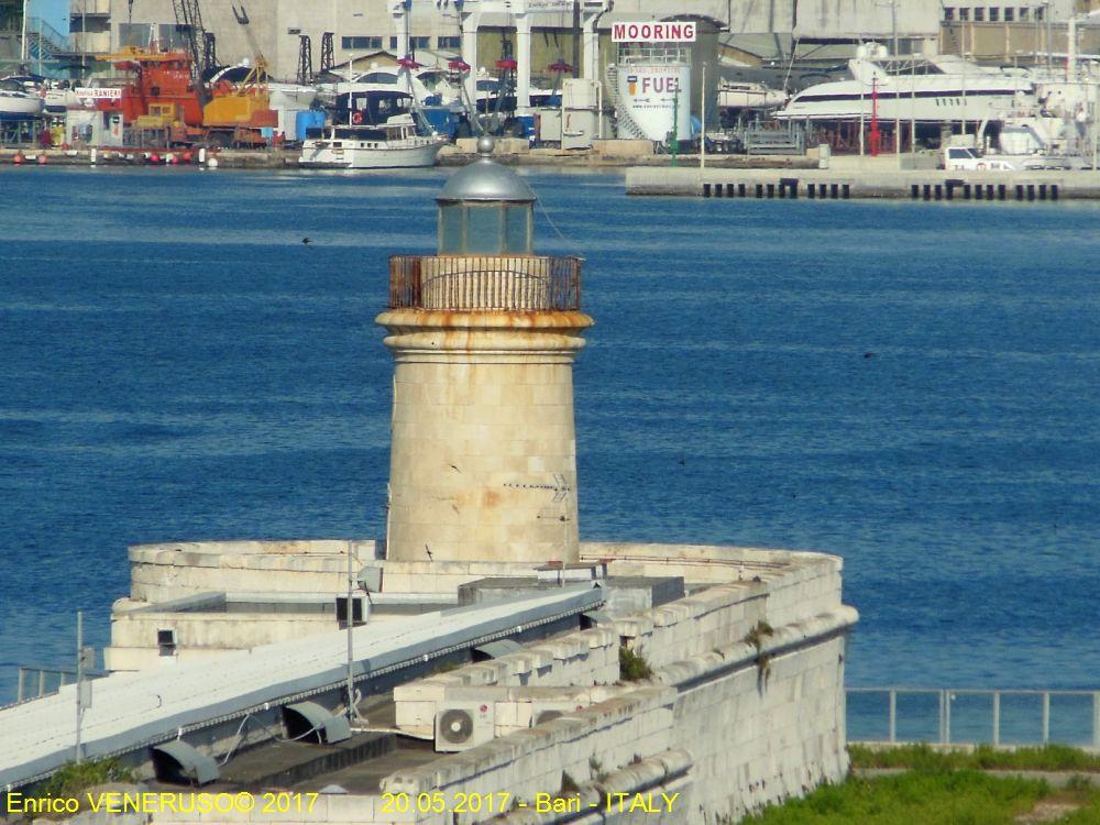 66 a  - Fanale rosso ( Porto di Bari - ITALIA)  Red  lantern of the Bari harbour  - ITALY.jpg